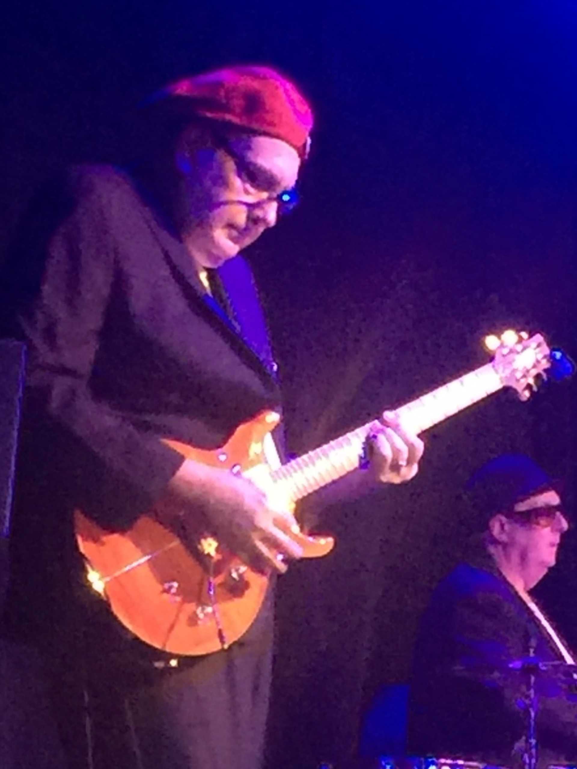 victor giardino playing guitar